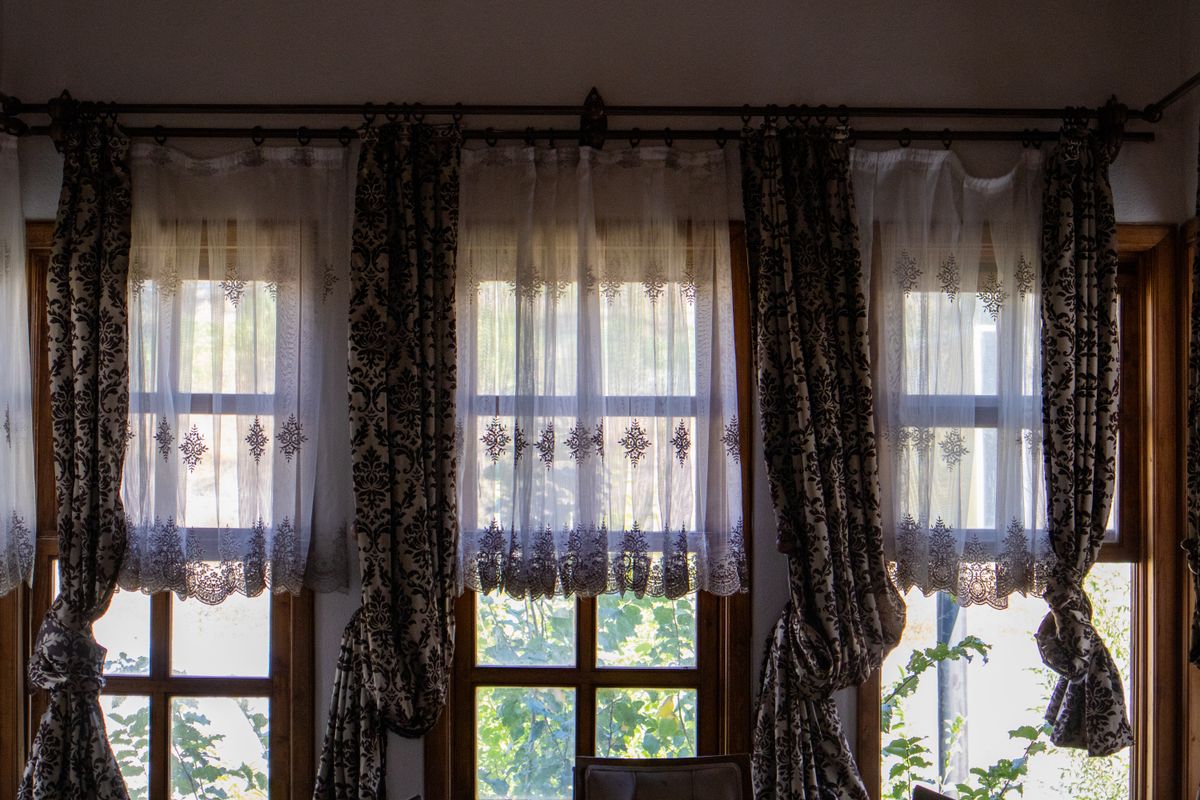 Cortinas tradicionales para ambientes elegantes