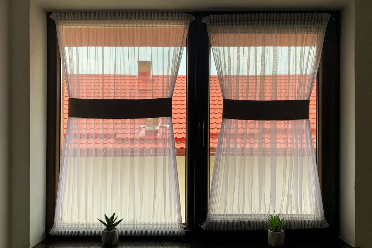 Cortinas translúcidas para ventanas interiores
