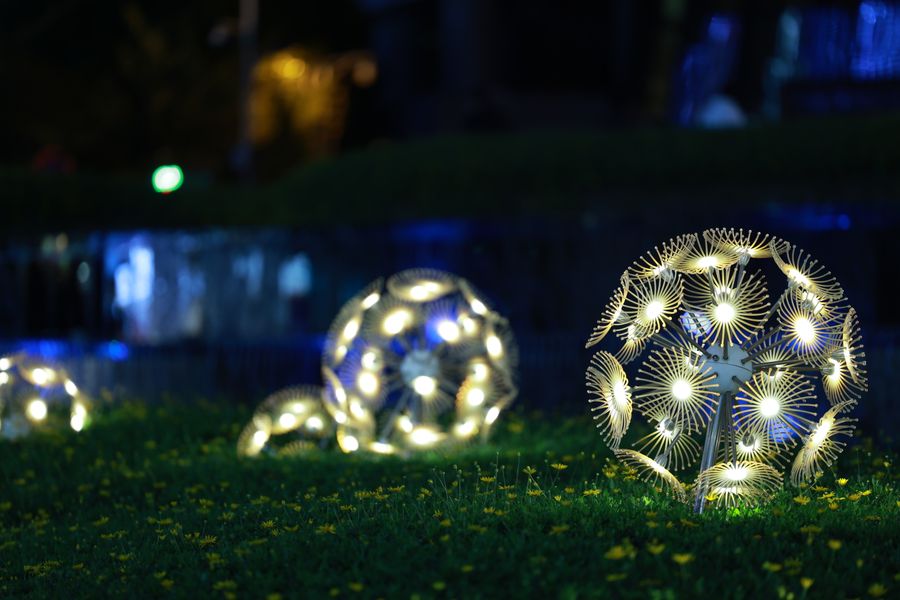 Iluminación segura para jardines nocturnos