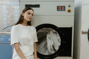 Lavandería profesional con detergente para manchas difíciles