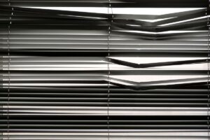 Persianas venecianas horizontales para control de luz