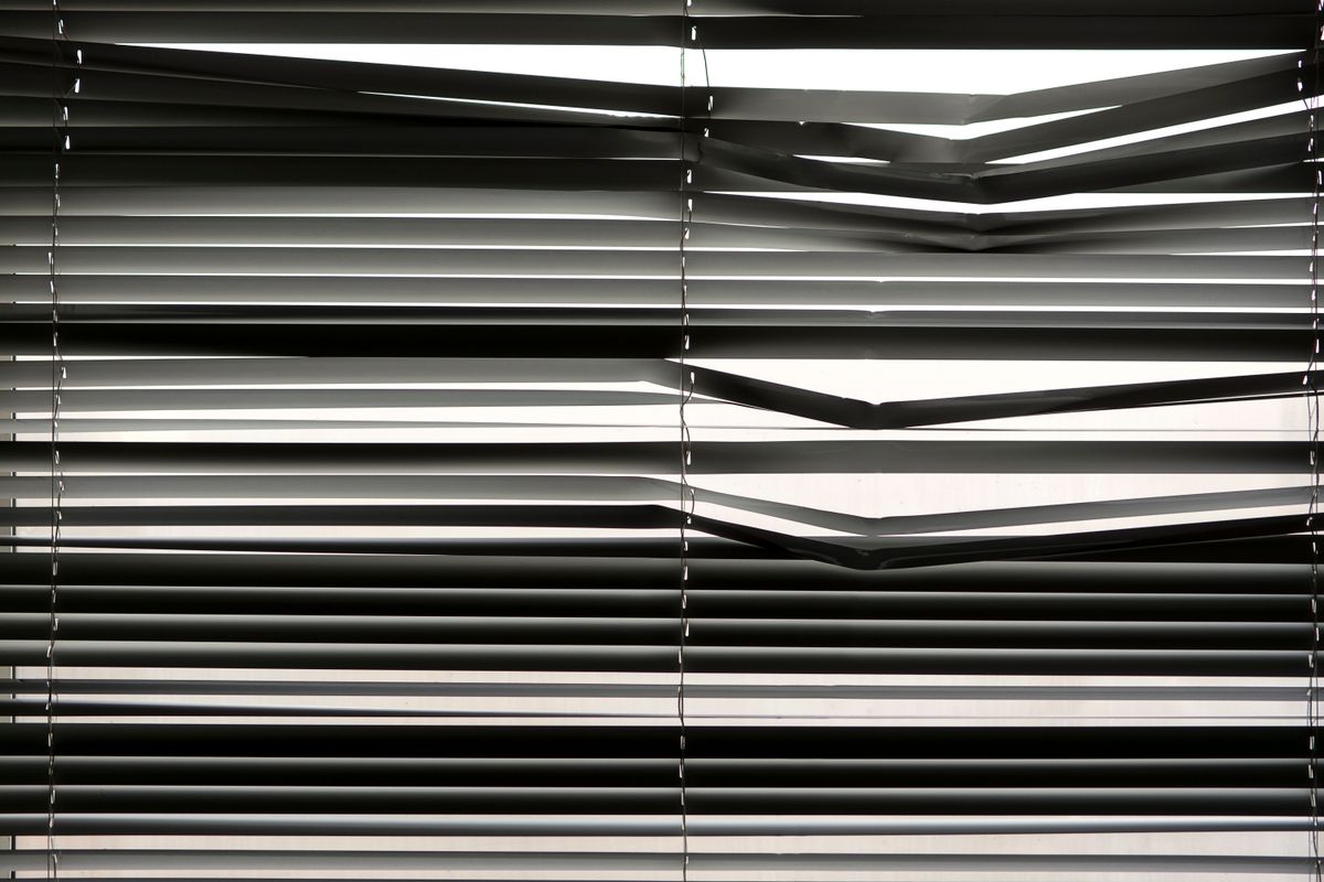 Persianas venecianas horizontales para control de luz
