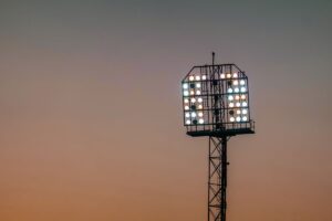 Reflectores eléctricos para exteriores en estadio deportivo