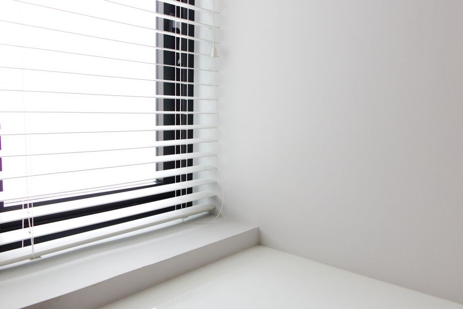 Persiana romana para ventanas modernas